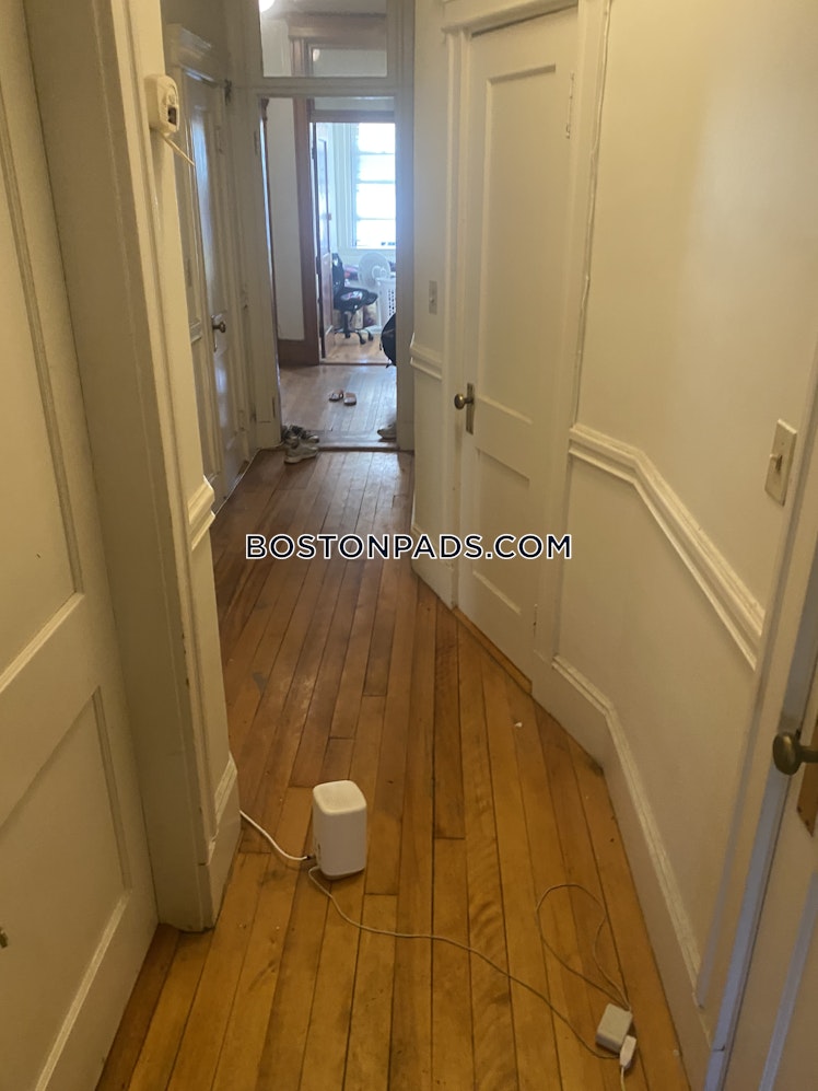 Commonwealth Ave., Boston