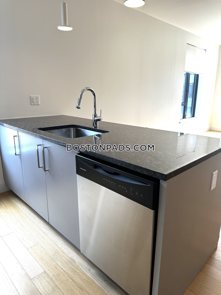 Tremont St., Roxbury Crossing