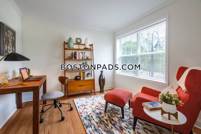 BROOKLINE - CHESTNUT HILL - 3 Beds, 1 Bath - Image 2