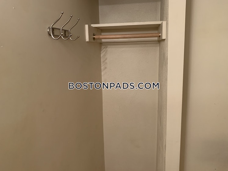 Bartlett Place, Boston