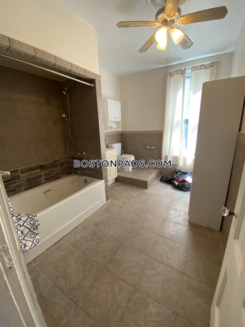 BOSTON - BRIGHTON - OAK SQUARE - 3 Beds, 1 Bath - Image 3