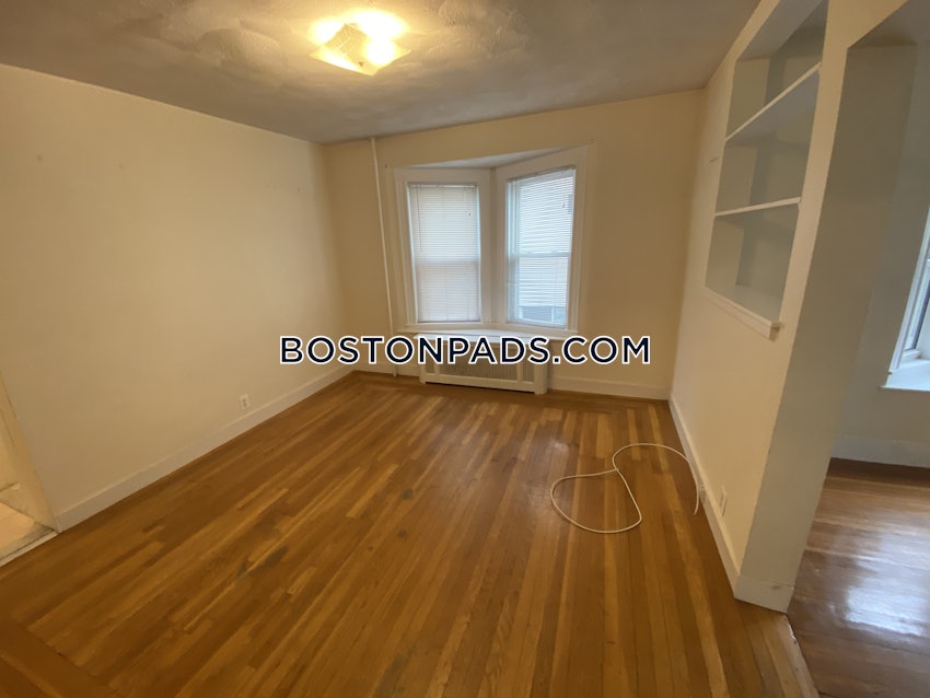 MEDFORD - TUFTS - 3 Beds, 1 Bath - Image 11