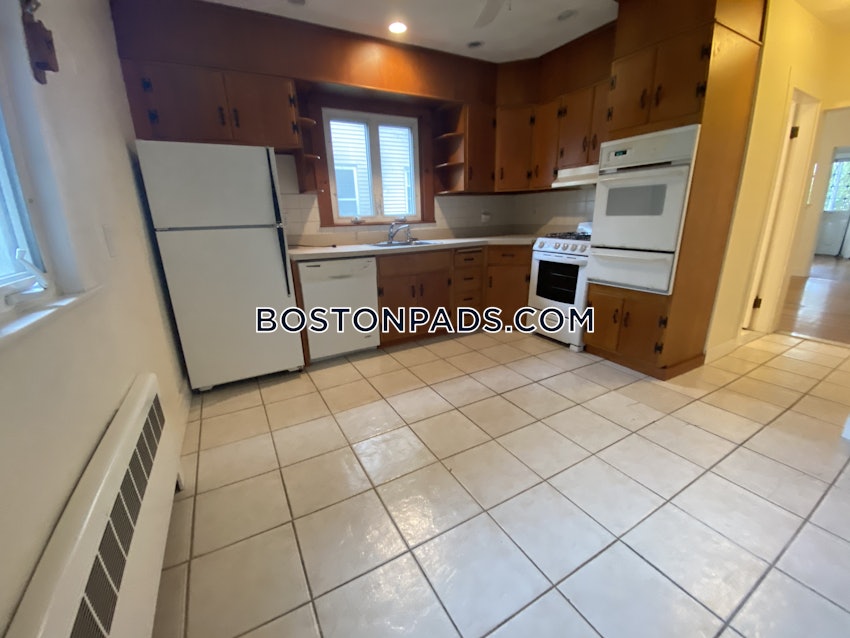 MEDFORD - TUFTS - 3 Beds, 1 Bath - Image 8