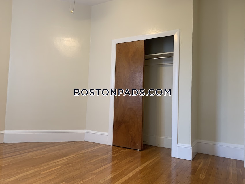 BROOKLINE- COOLIDGE CORNER - 1 Bed, 1 Bath - Image 4