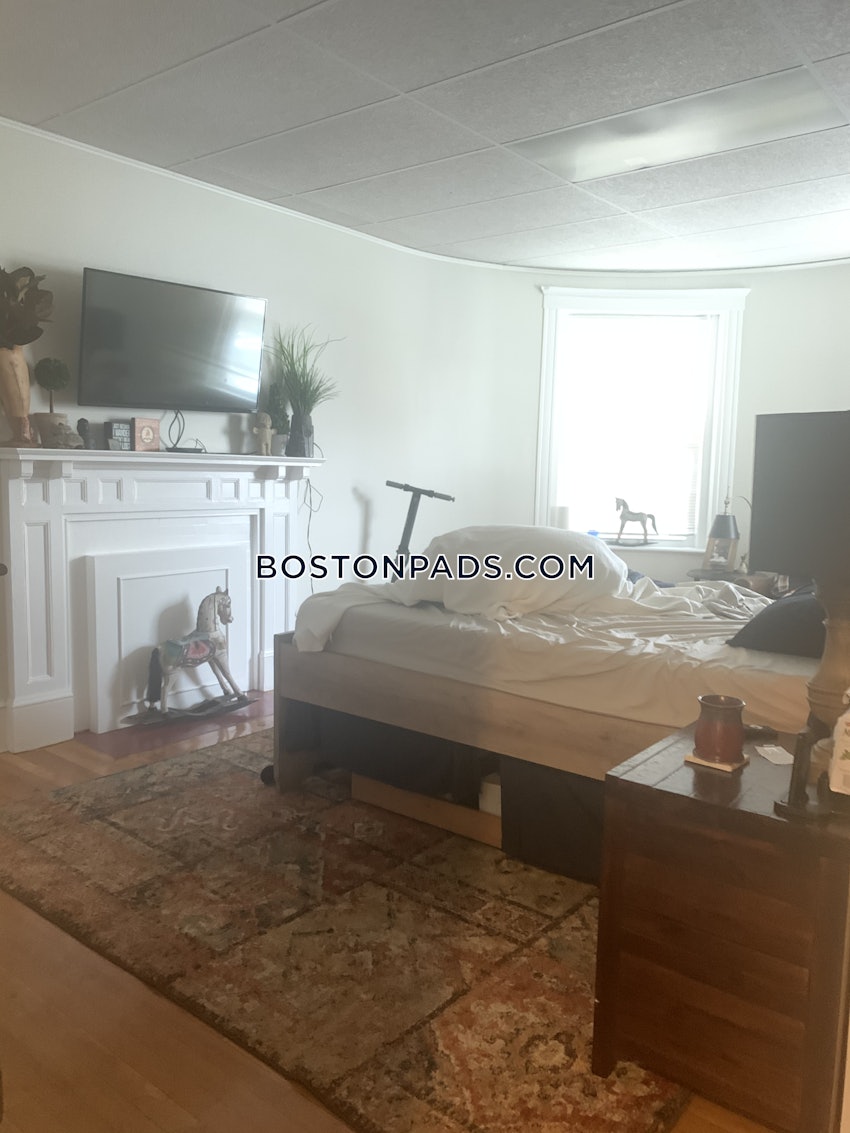 BOSTON - ALLSTON - 3 Beds, 1 Bath - Image 2