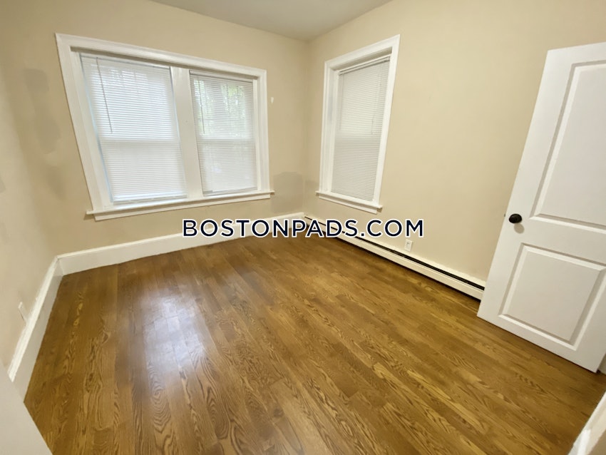 BOSTON - FORT HILL - 2 Beds, 1 Bath - Image 10