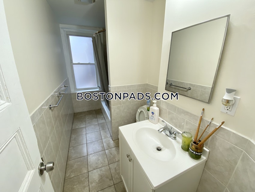 BOSTON - LOWER ALLSTON - 3 Beds, 1 Bath - Image 29