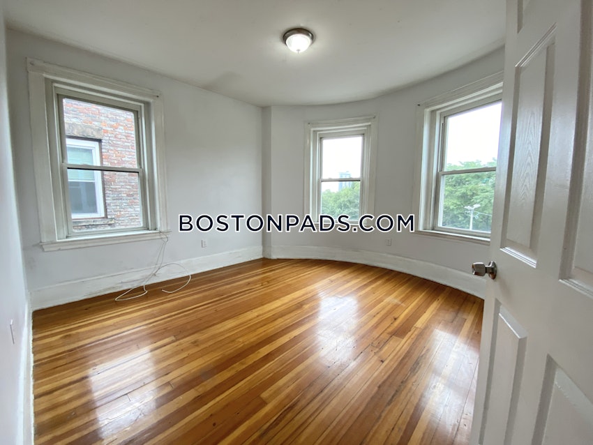 BOSTON - LOWER ALLSTON - 4 Beds, 1 Bath - Image 9