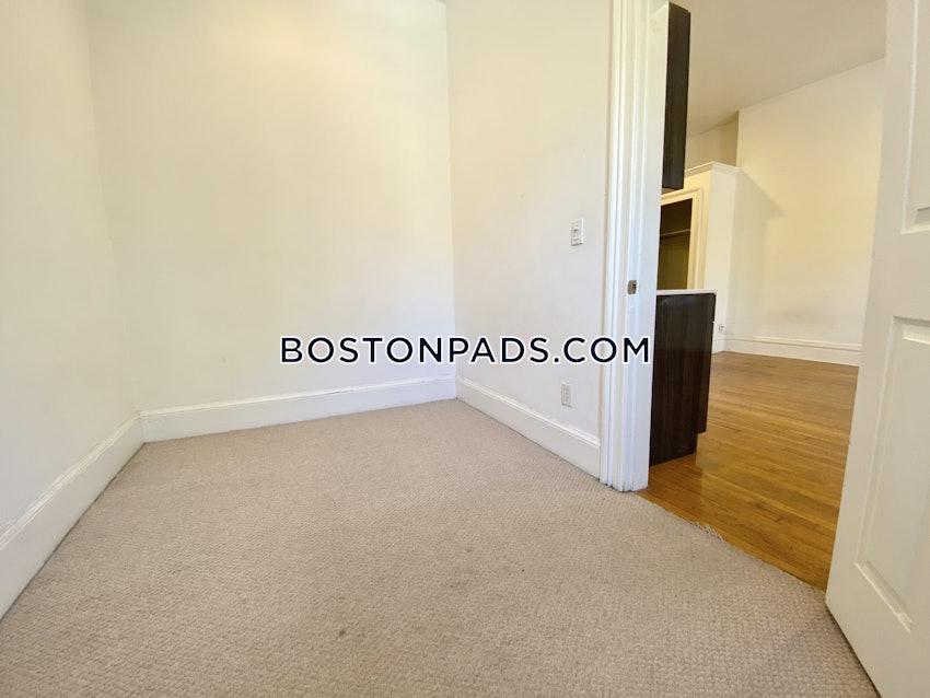 BOSTON - BACK BAY - 1 Bed, 1 Bath - Image 1