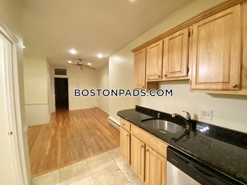 BOSTON - NORTHEASTERN/SYMPHONY - 4 Beds, 1 Bath - Image 3