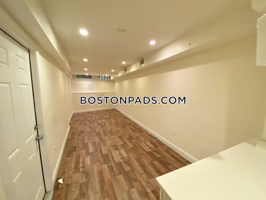 BOSTON - NORTHEASTERN/SYMPHONY - 5 Beds, 2 Baths - Image 7