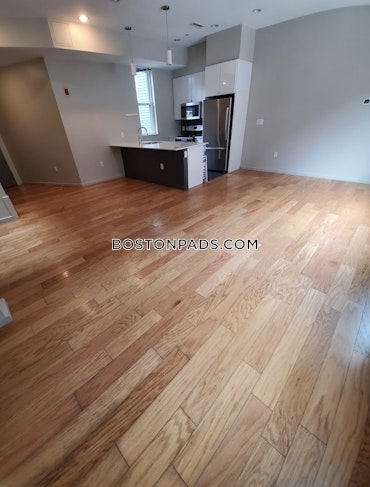 Boston - 5 Beds, 2.5 Baths