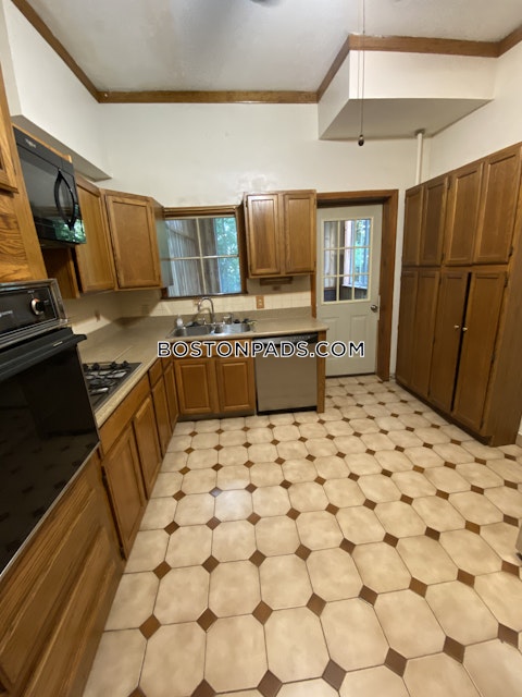 Newton St. Boston photo 20