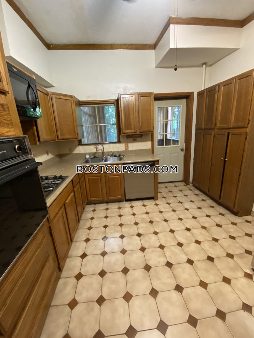 BOSTON - BRIGHTON - OAK SQUARE - 3 Beds, 1 Bath - Image 20