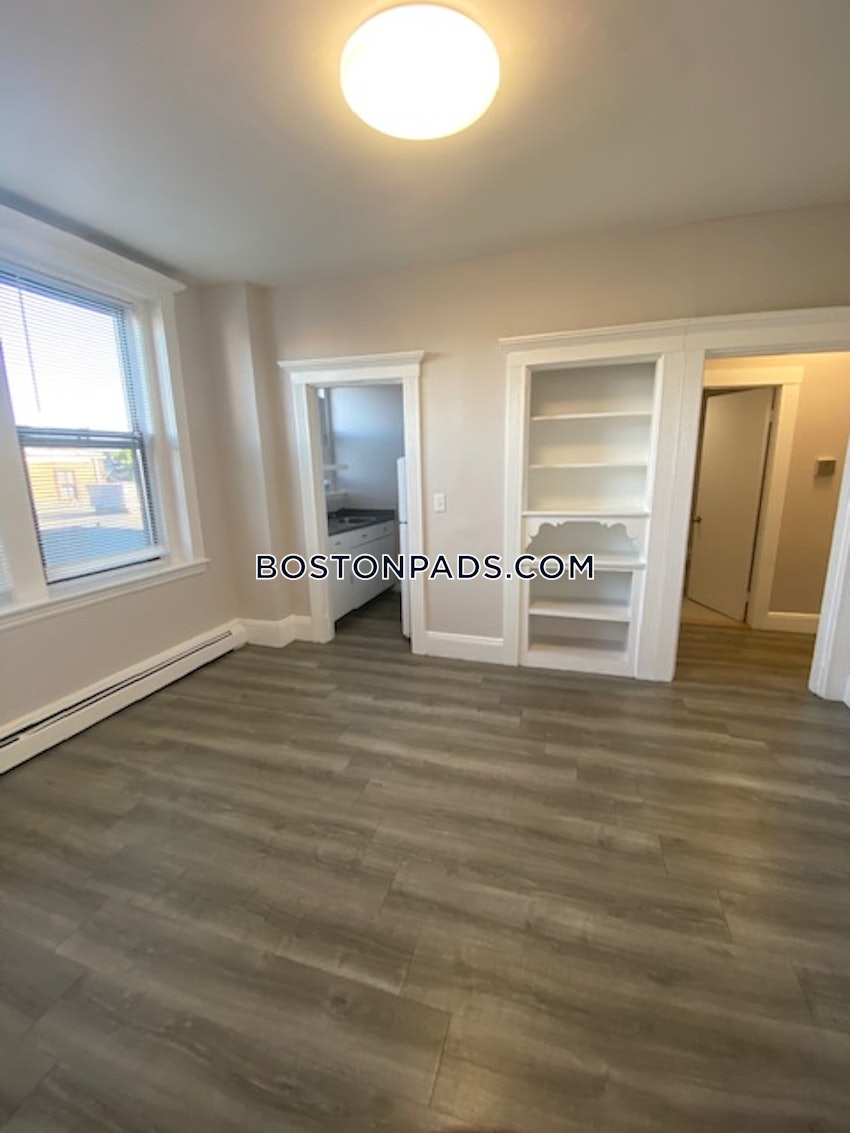 LYNN - 1 Bed, 1 Bath - Image 9