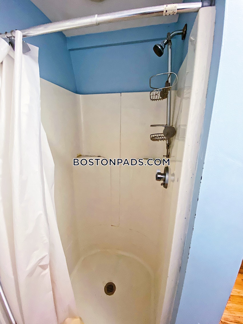 BOSTON - FORT HILL - 5 Beds, 2 Baths - Image 29