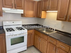 Dustin St./>, Boston