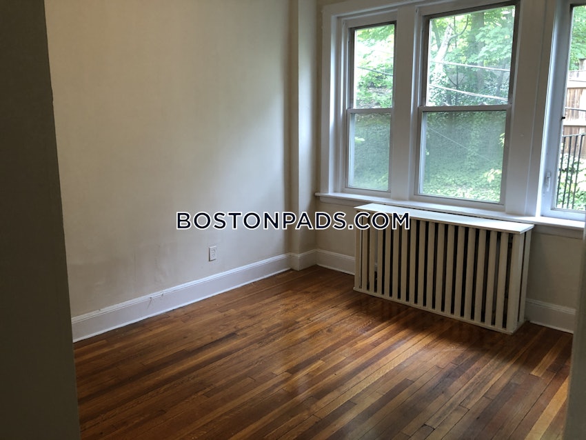 BROOKLINE- WASHINGTON SQUARE - 2 Beds, 1 Bath - Image 33