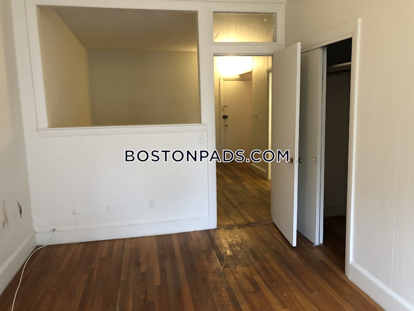 BROOKLINE- WASHINGTON SQUARE - 1 Bed, 1 Bath - Image 23