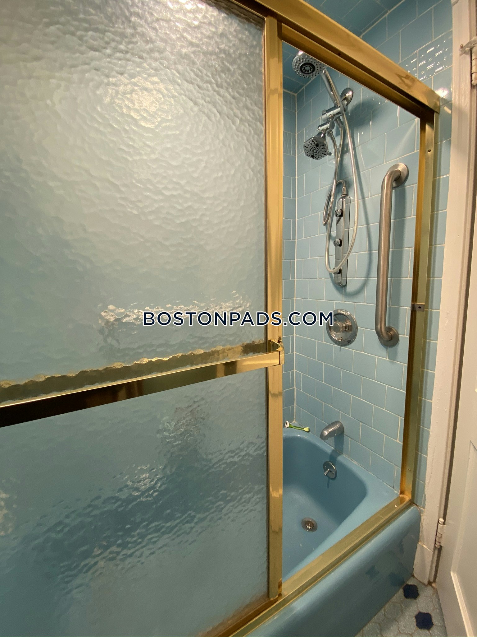 Newton - 5 Beds, 2.5 Baths