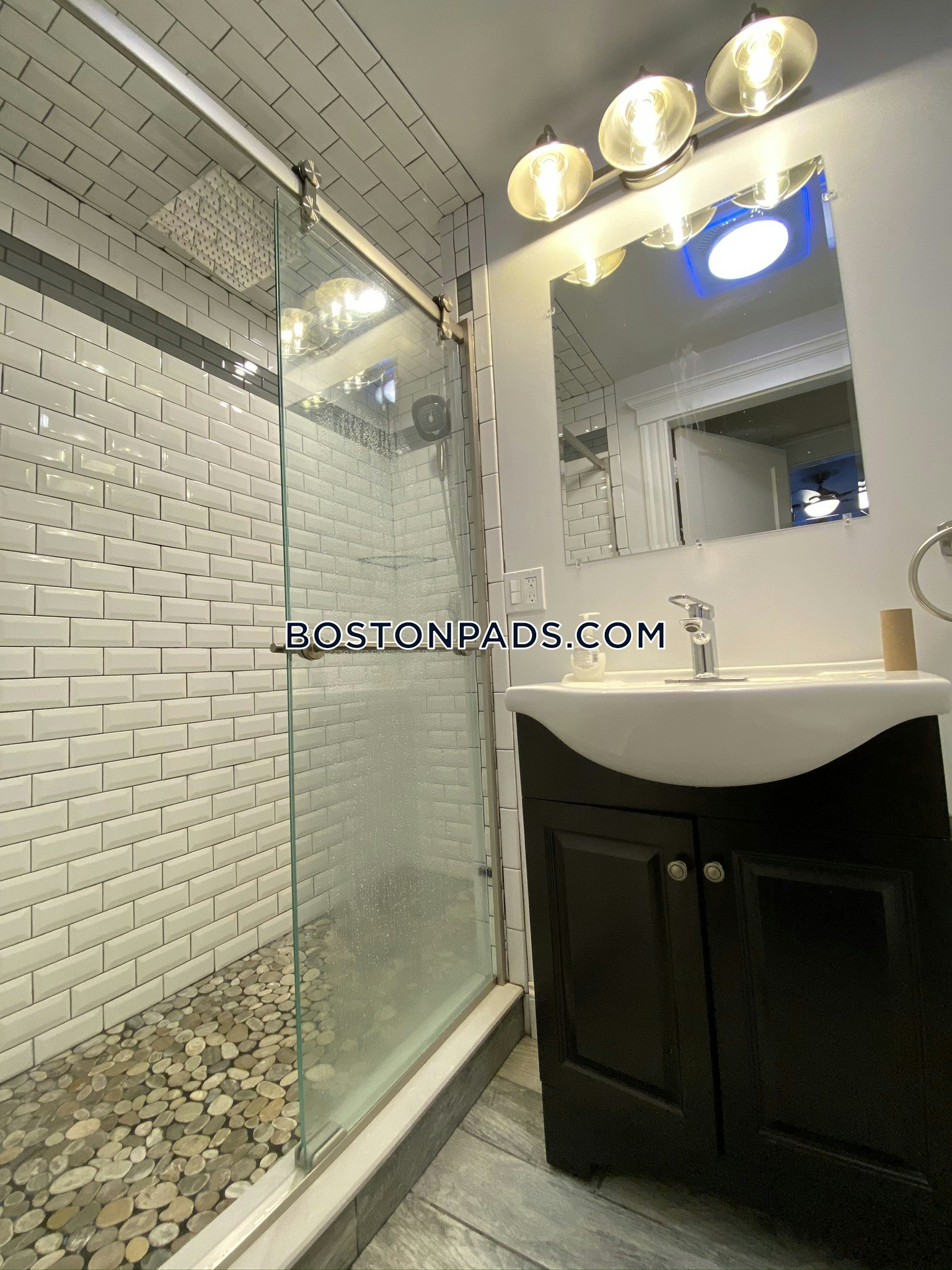 Newton - 5 Beds, 2.5 Baths