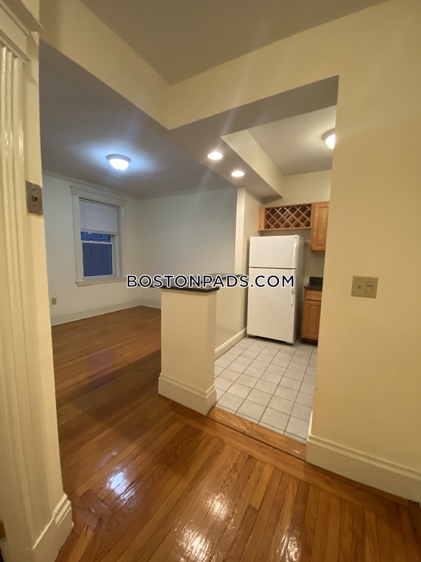 BOSTON - FENWAY/KENMORE - 1 Bed, 1 Bath - Image 11