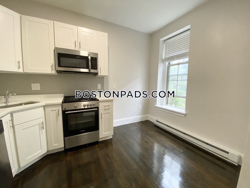 BOSTON - BACK BAY - 3 Beds, 1 Bath - Image 1