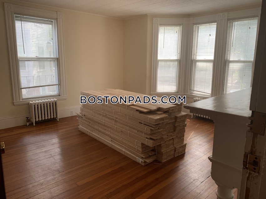 CAMBRIDGE - HARVARD SQUARE - 1 Bed, 1 Bath - Image 11