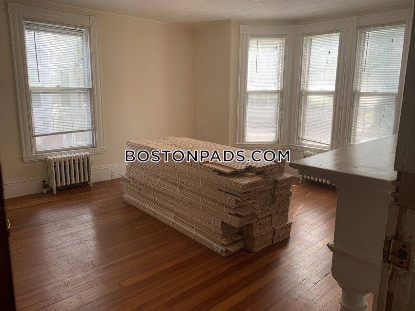 CAMBRIDGE - HARVARD SQUARE - 1 Bed, 1 Bath - Image 10