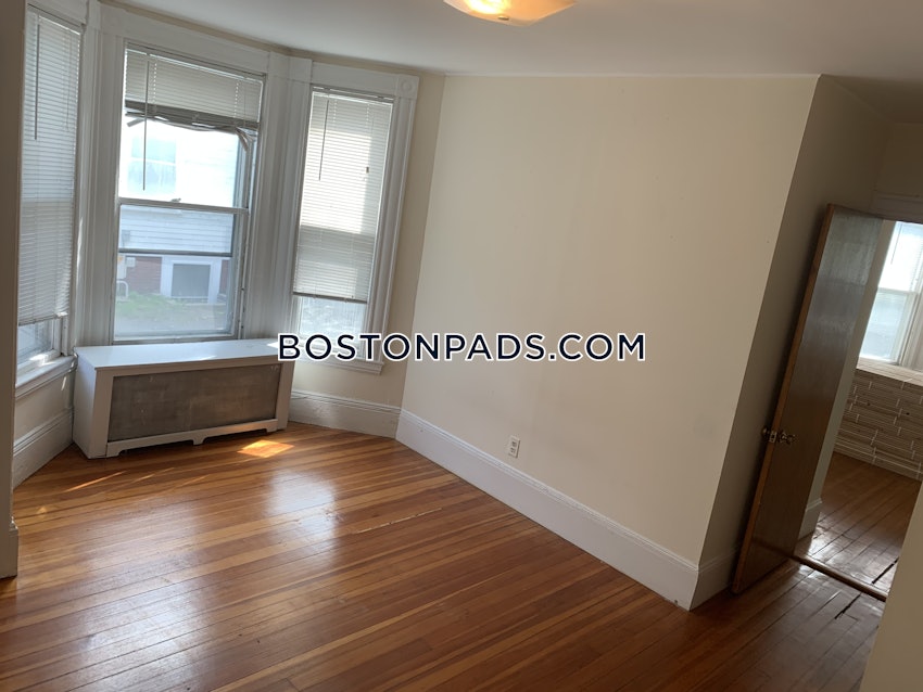 CAMBRIDGE - HARVARD SQUARE - 1 Bed, 1 Bath - Image 3