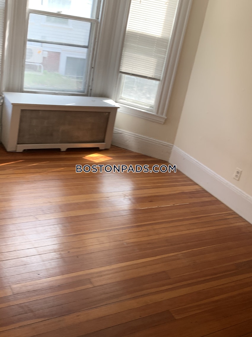 CAMBRIDGE - HARVARD SQUARE - 1 Bed, 1 Bath - Image 6