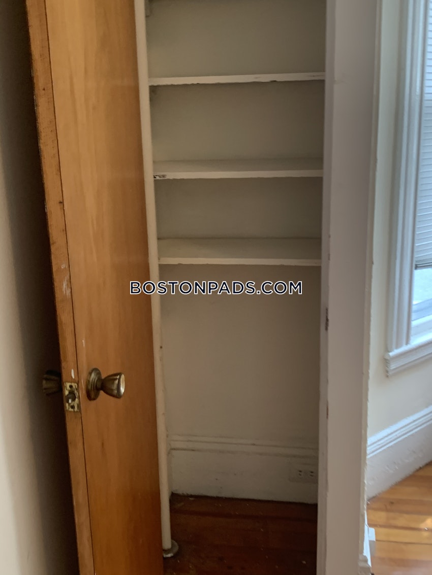 CAMBRIDGE - HARVARD SQUARE - 1 Bed, 1 Bath - Image 4