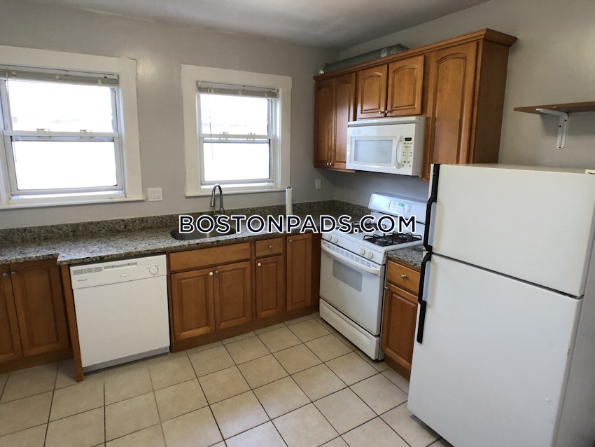 MEDFORD - TUFTS - 3 Beds, 2 Baths - Image 4