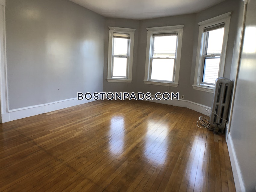 MEDFORD - TUFTS - 3 Beds, 2 Baths - Image 10