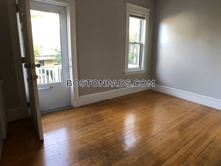 MEDFORD - TUFTS - 3 Beds, 2 Baths - Image 18