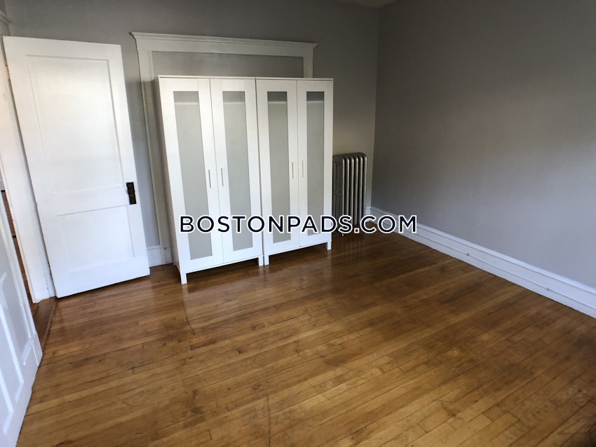 MEDFORD - TUFTS - 3 Beds, 2 Baths - Image 8