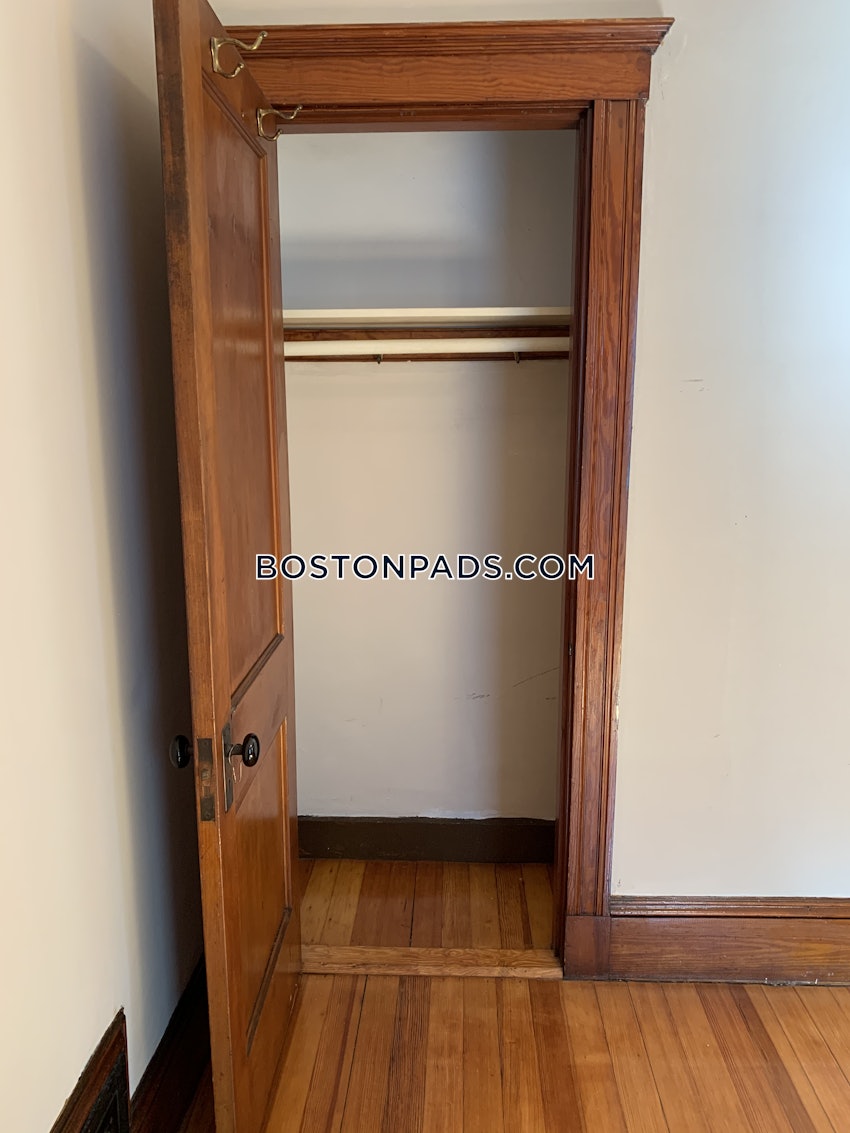 BOSTON - BRIGHTON - OAK SQUARE - 3 Beds, 1 Bath - Image 8