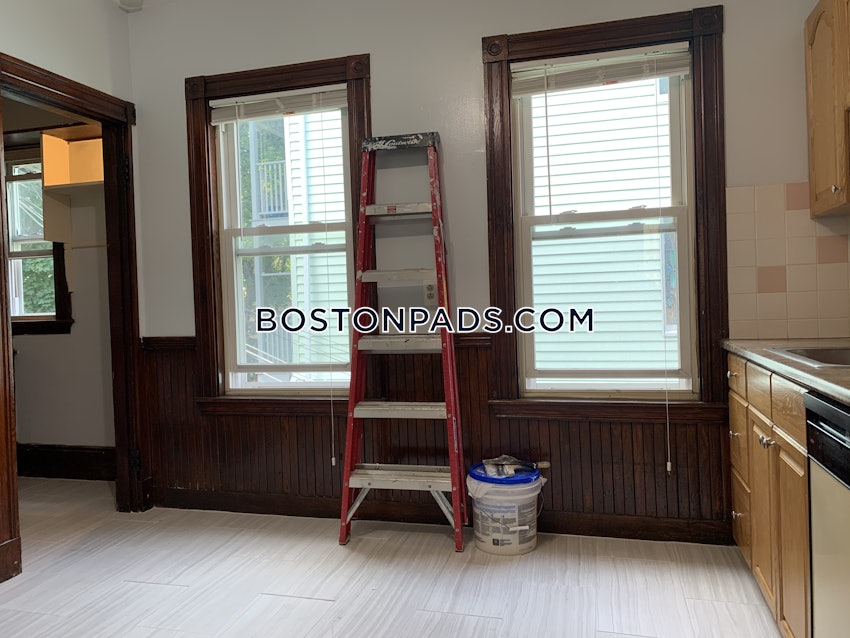 BOSTON - BRIGHTON - OAK SQUARE - 3 Beds, 1 Bath - Image 7