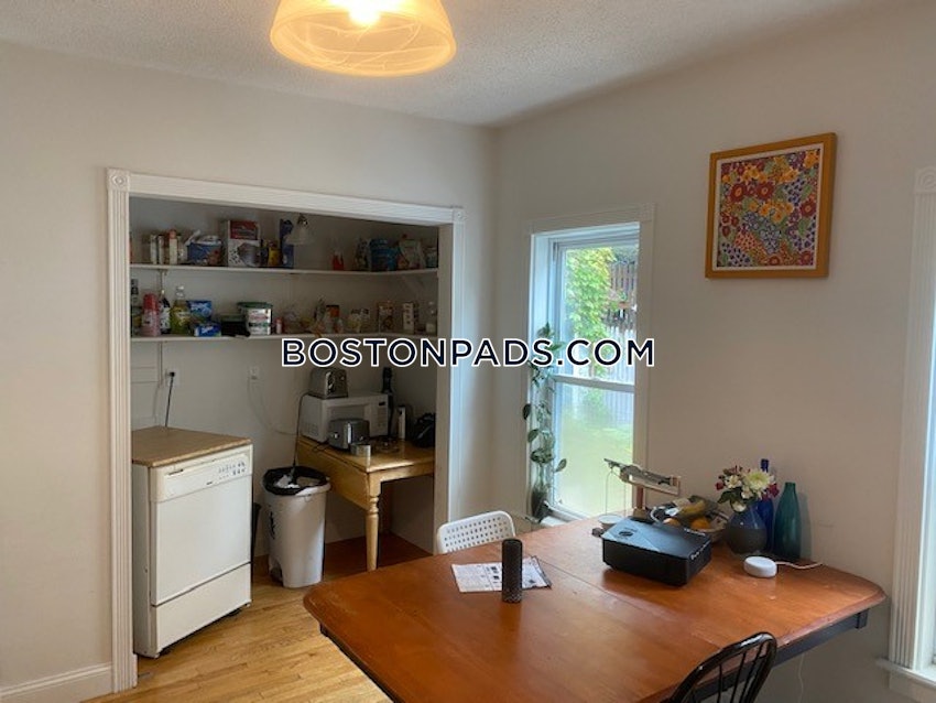 SOMERVILLE - TUFTS - 4 Beds, 1 Bath - Image 4