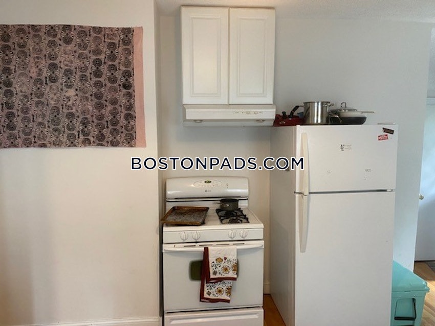 SOMERVILLE - TUFTS - 4 Beds, 1 Bath - Image 5