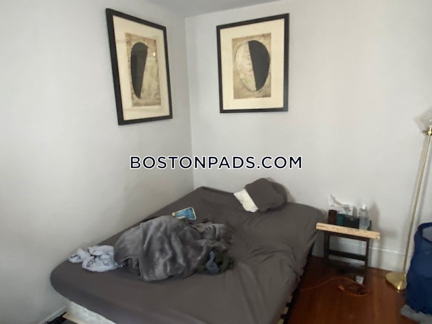 SOMERVILLE - TUFTS - 4 Beds, 1 Bath - Image 9