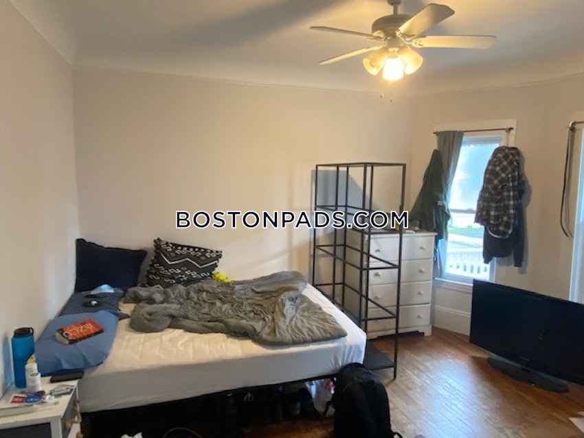 SOMERVILLE - TUFTS - 4 Beds, 1 Bath - Image 12