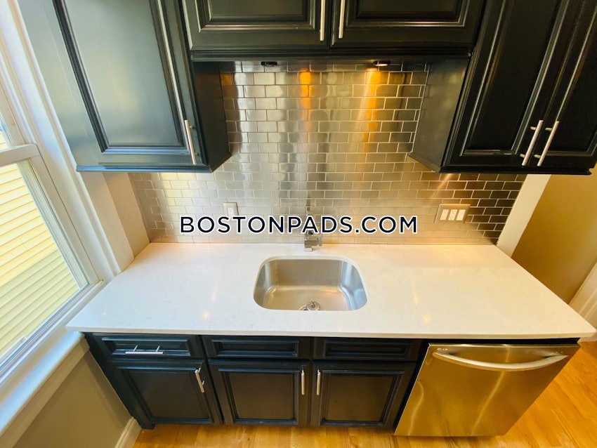 BOSTON - DORCHESTER/SOUTH BOSTON BORDER - 3 Beds, 1 Bath - Image 1