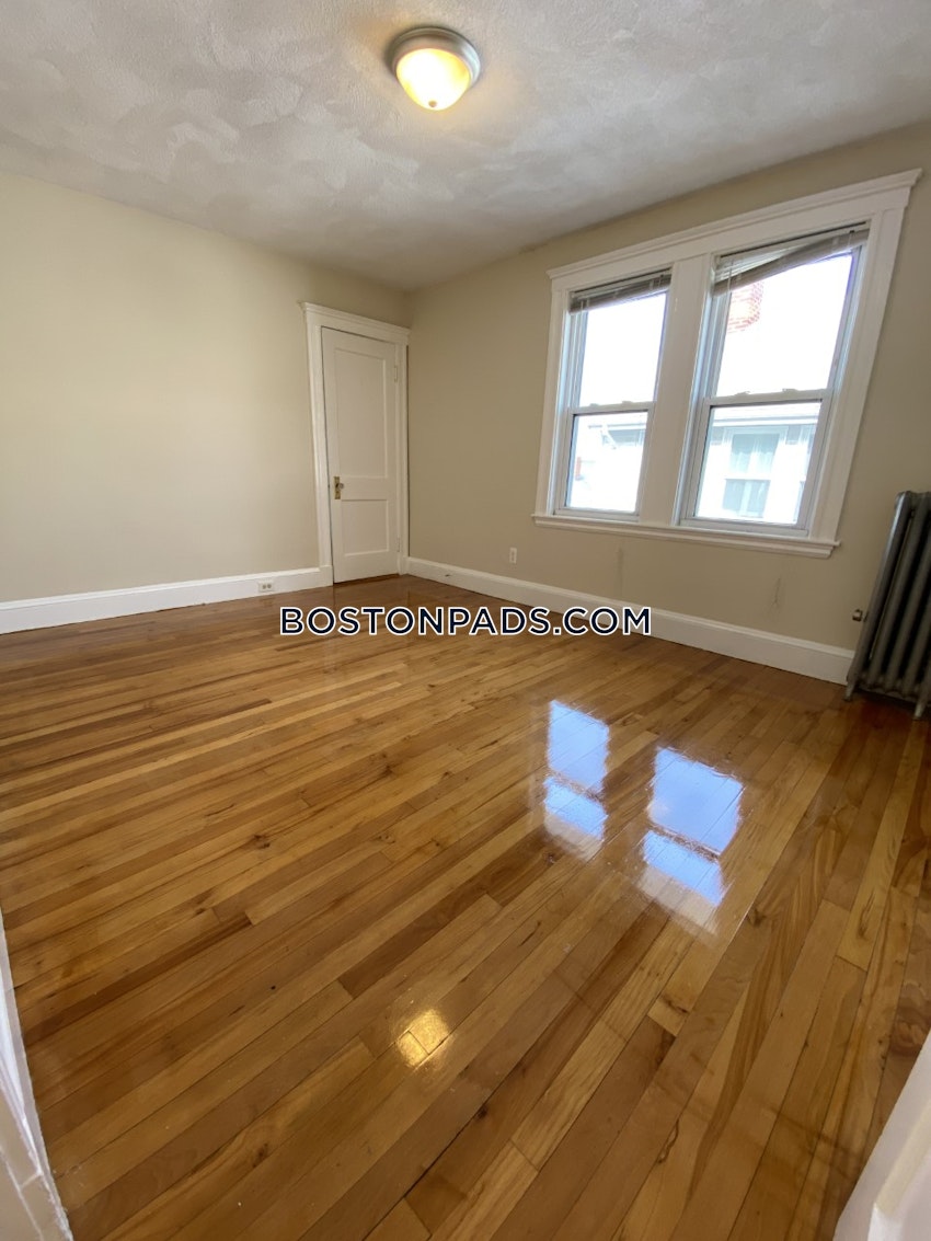 SOMERVILLE- WEST SOMERVILLE/ TEELE SQUARE - 4 Beds, 1 Bath - Image 11