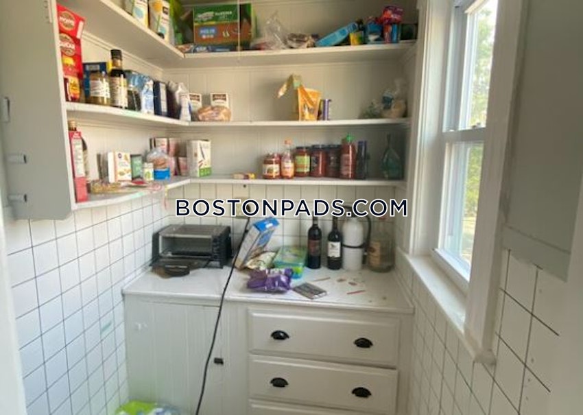 SOMERVILLE - TUFTS - 4 Beds, 1 Bath - Image 12