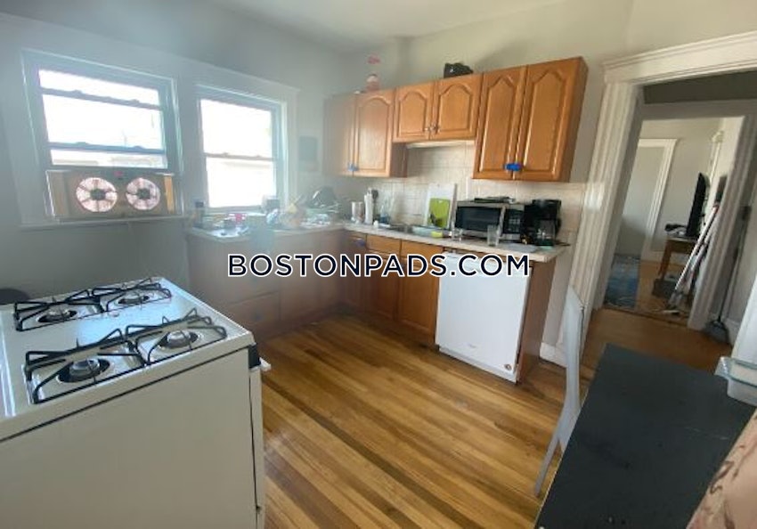 SOMERVILLE - TUFTS - 4 Beds, 1 Bath - Image 2