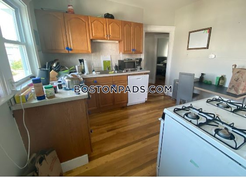 SOMERVILLE - TUFTS - 4 Beds, 1 Bath - Image 3