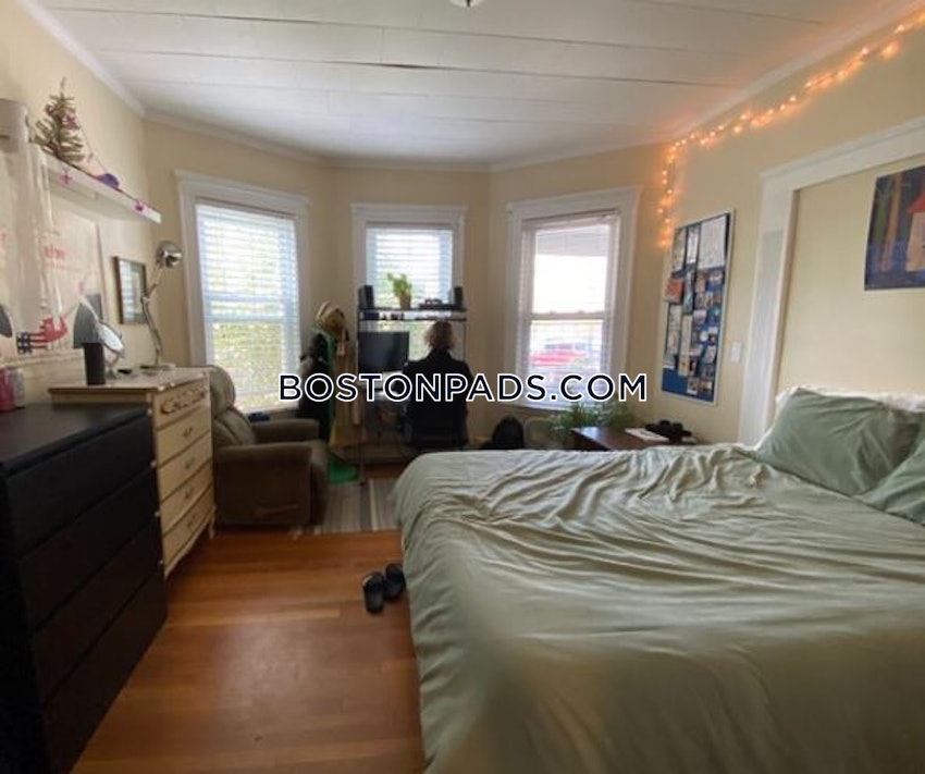 SOMERVILLE - TUFTS - 4 Beds, 1 Bath - Image 5