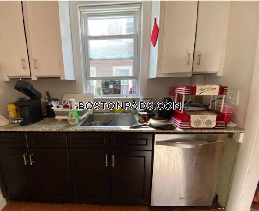 SOMERVILLE - TUFTS - 4 Beds, 1 Bath - Image 3