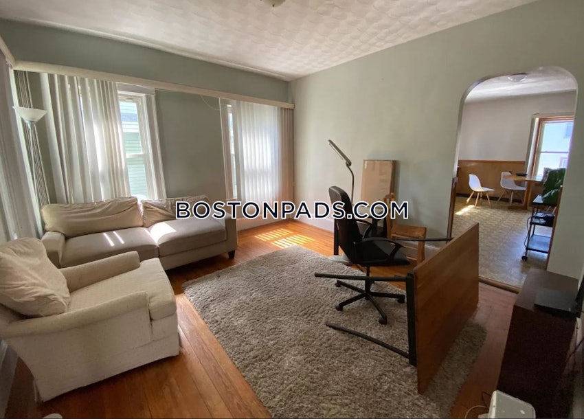 SOMERVILLE - TUFTS - 5 Beds, 1.5 Baths - Image 1